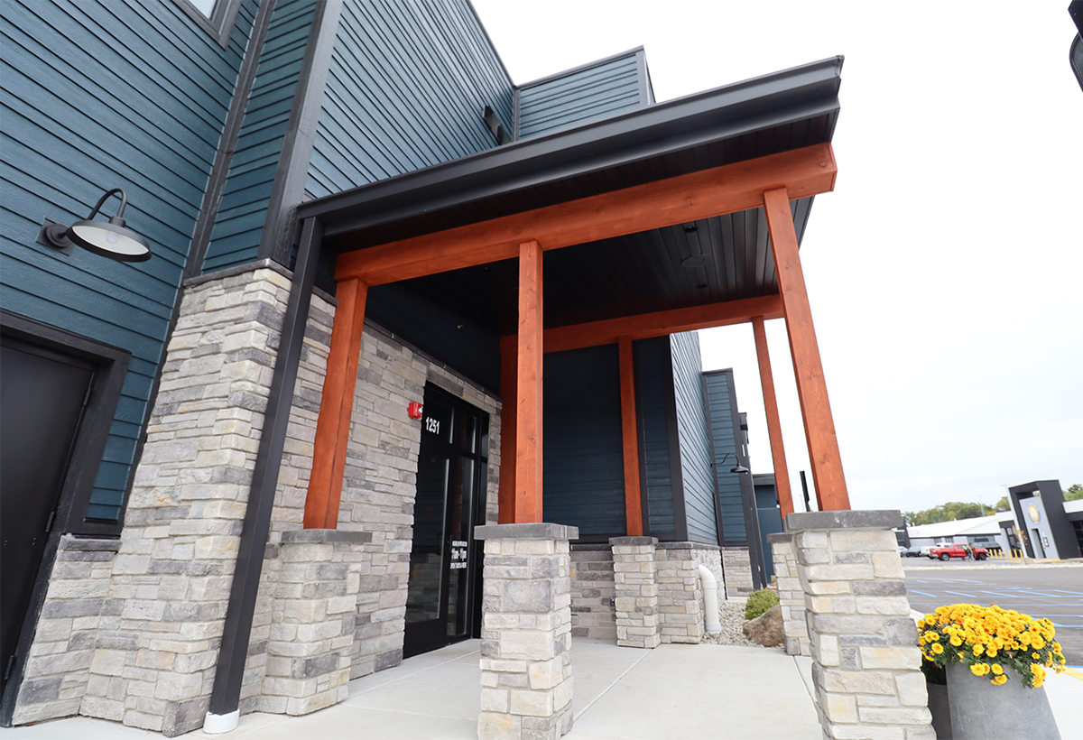 Drift on Pine - Main Entrance